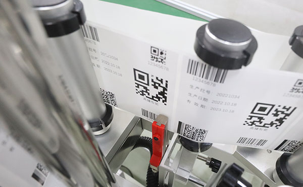 即時打印貼標機,打印貼標設(shè)備,打印貼標機