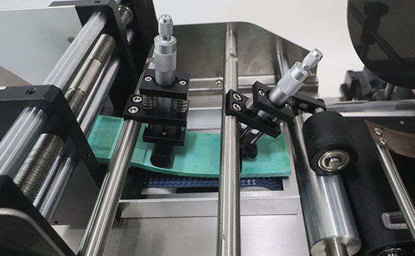 全自動(dòng)貼標(biāo)機(jī),貼標(biāo)機(jī),全自動(dòng)貼標(biāo)機(jī)生產(chǎn)廠家