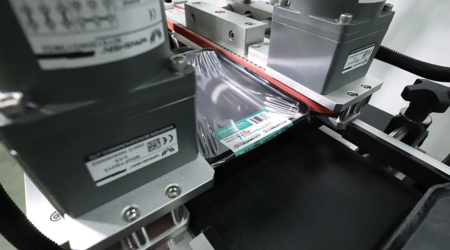 全自動轉(zhuǎn)角貼標(biāo)機,轉(zhuǎn)角貼標(biāo)機,貼標(biāo)機廠家,佼佼者自動化