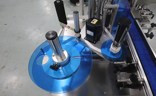 全自動圓瓶貼標機,貼標機設(shè)備,貼標機,佼佼者