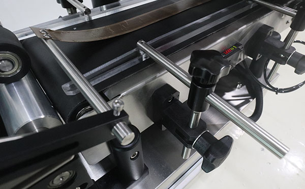 全自動(dòng)平面貼標(biāo)機(jī),貼標(biāo)機(jī)，全自動(dòng)不干膠貼標(biāo)機(jī)廠家,佼佼者自動(dòng)化